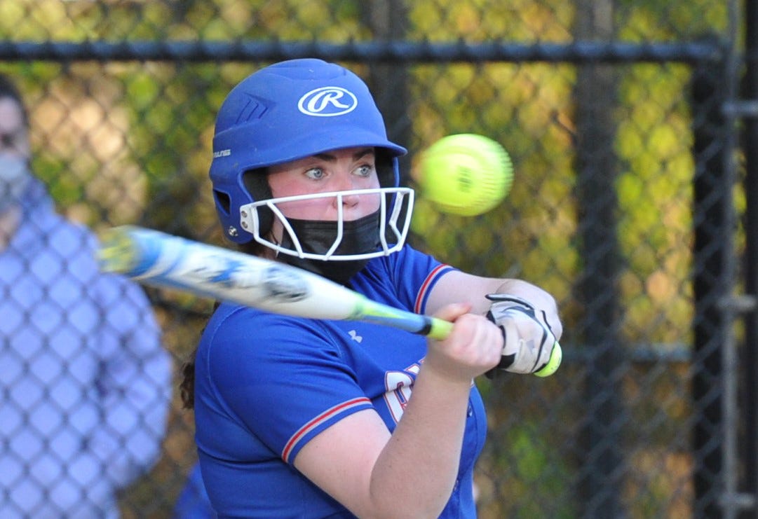 Quincy softball collects 23 hits to beat North Quincy, 158