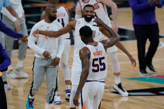 Phoenix Suns guard E'Twaun Moore (55) celebrates with teammates after his winning score against the San Antonio Spurs during the second half of an NBA basketball game against the San Antonio Spurs in San Antonio, Sunday, May 16, 2021. (AP Photo/Eric Gay).