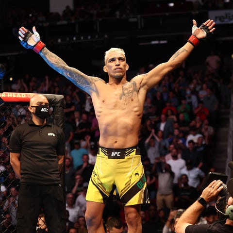 Charles Oliveira is the new UFC lightweight champi