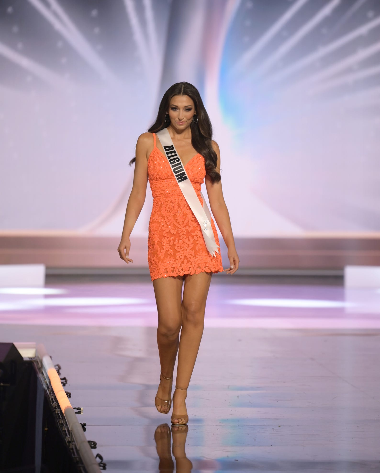 <strong>Miss Belgium:&nbsp;</strong>Dhenia Covens