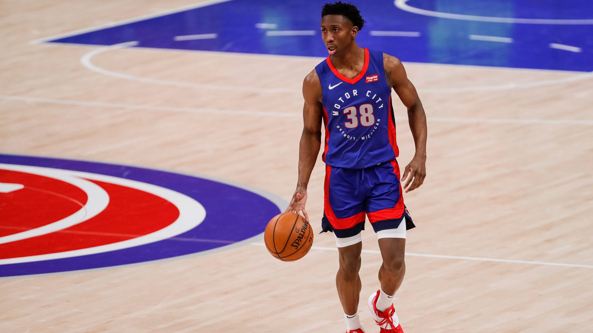 Detroit Pistons re-sign Saben Lee to three-year deal