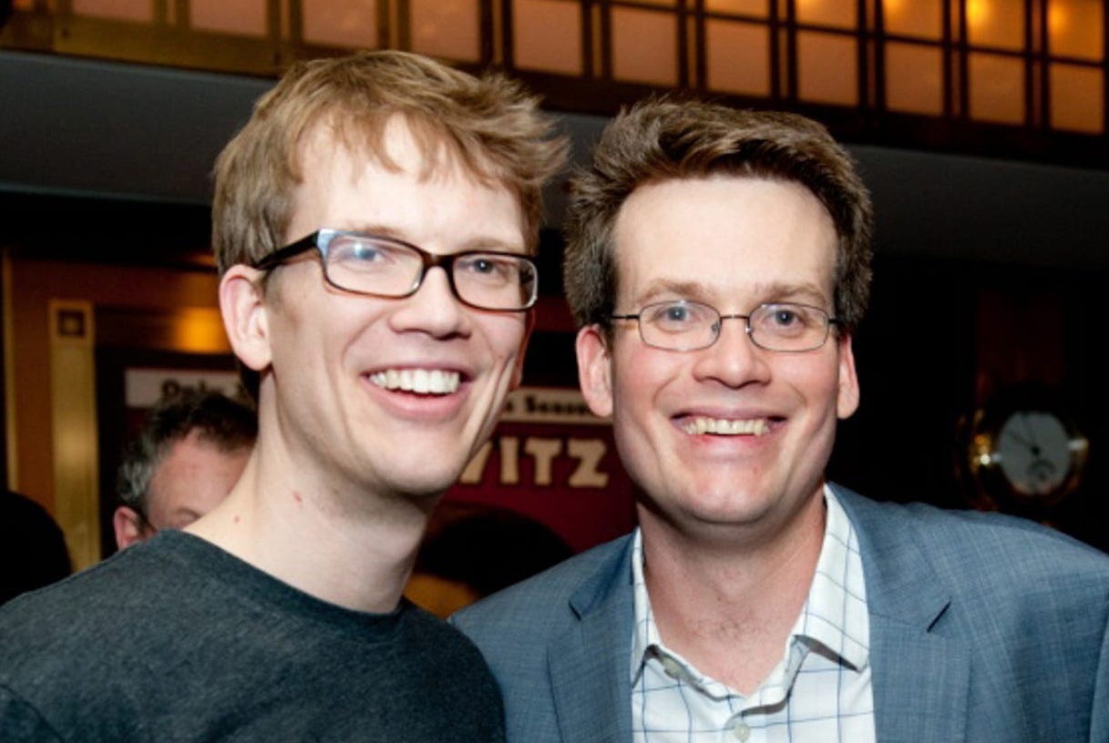 Author John Green shares 'apple visualization scale' and wows his followers  - Scoop Upworthy
