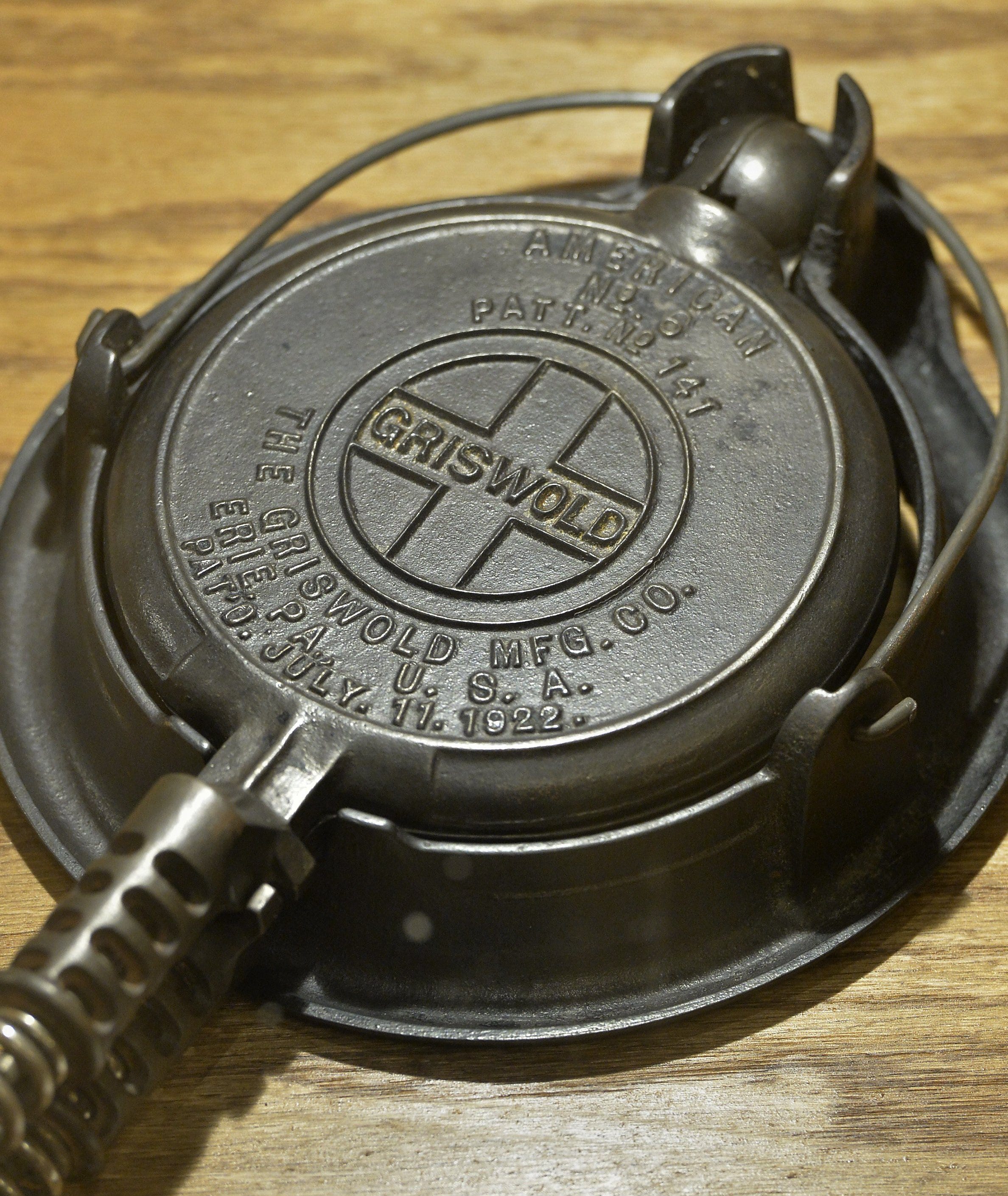 griswold waffle iron 1922