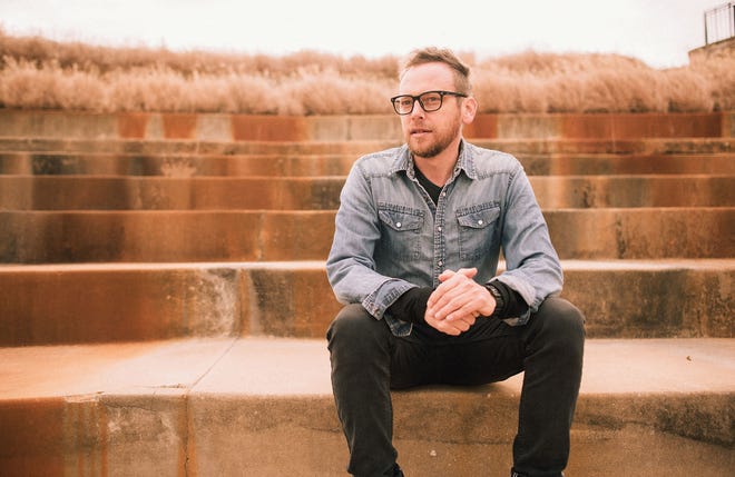 Travis Linville is set to release his new album "I’m Still Here" May 21 via Black Mesa Records.