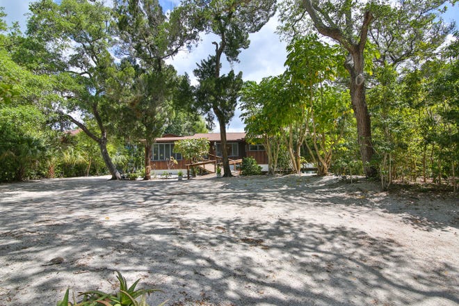 Wood dominates rustic Siesta Crucial beach front home on the marketplace Wood dominates rustic Siesta Crucial beach front home on the marketplace