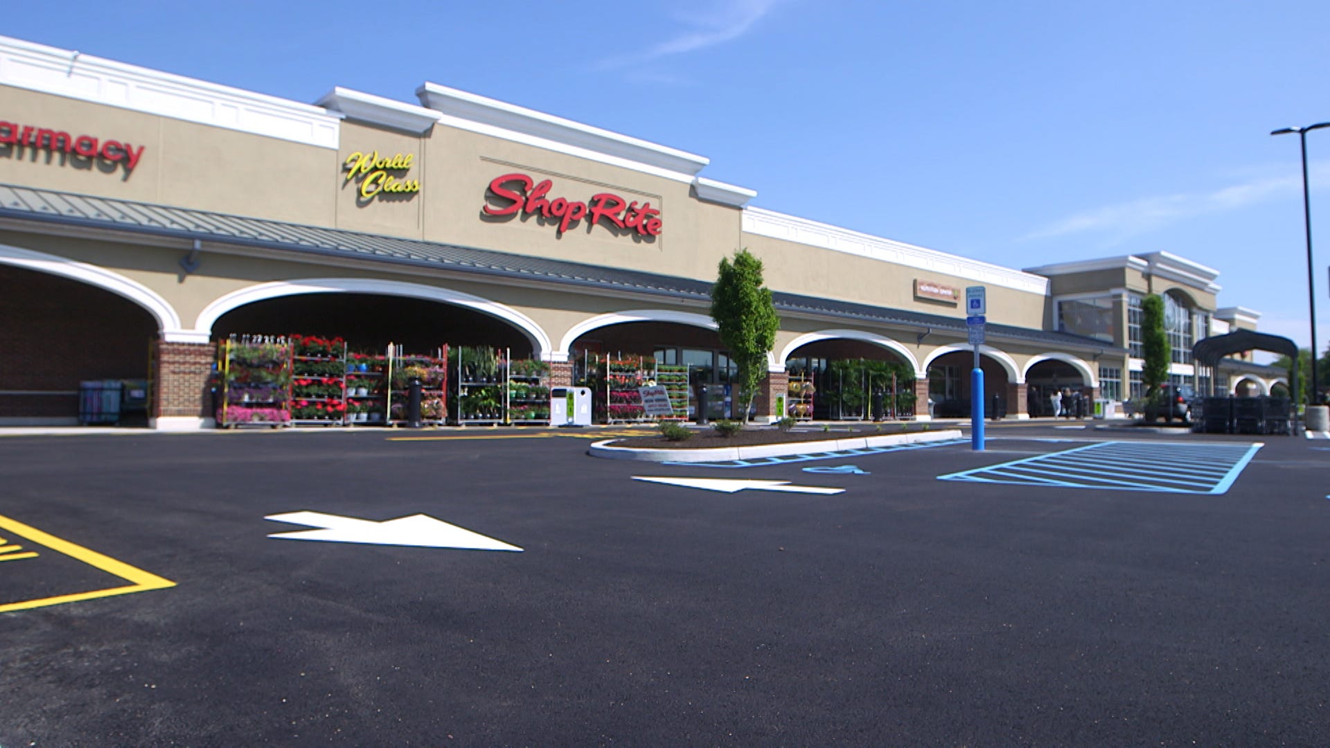 ShopRite in Wall NJ opens new store that is twice as big as old one