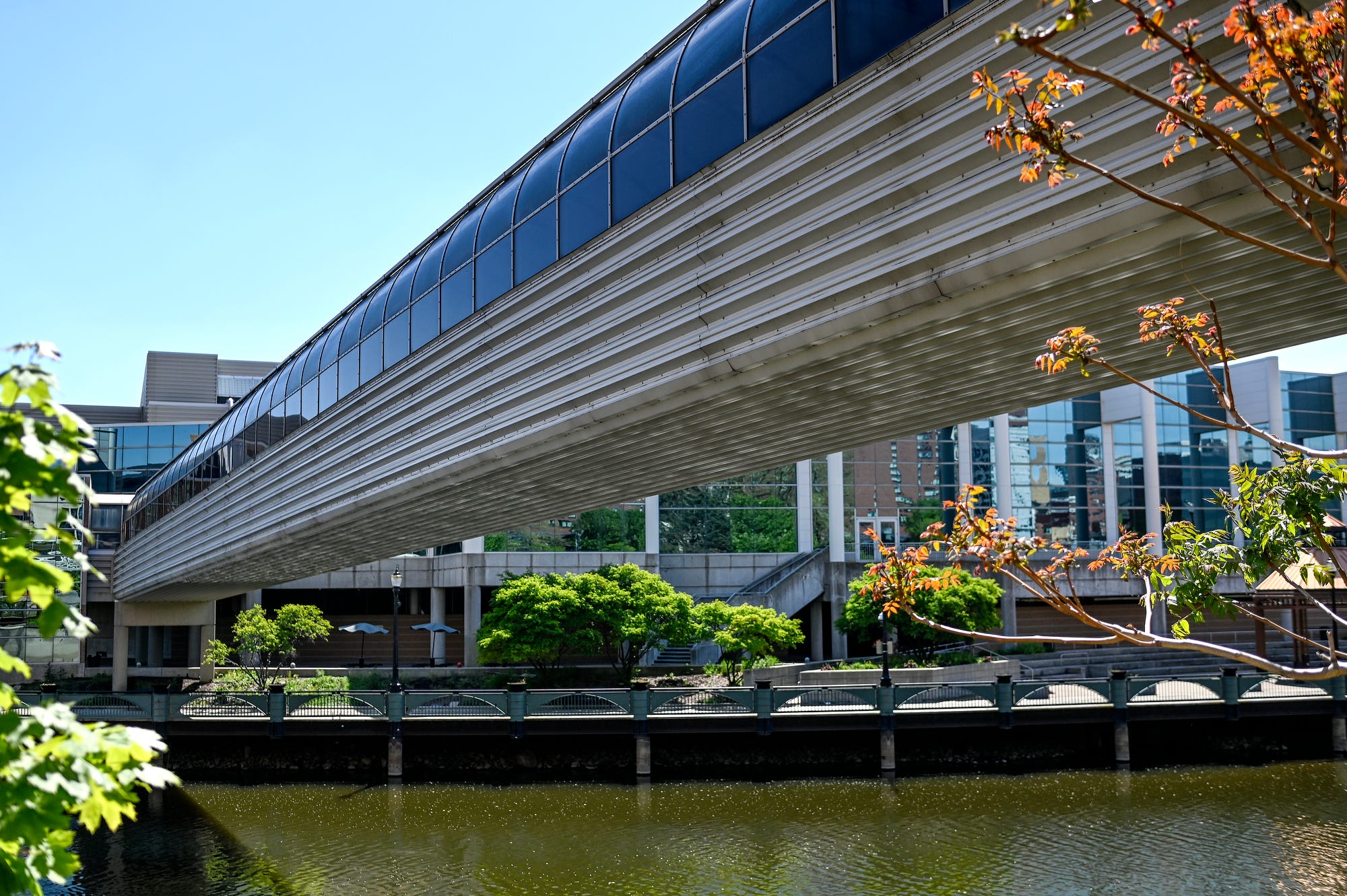 Construction project revamps downtown Lansing pedestrian bridge