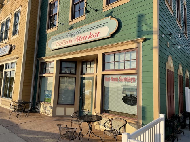 Il mercato italiano di Ruggeri a Pewaukee aveva precedentemente chiuso un panificio Il mercato italiano di Ruggeri a Pewaukee aveva precedentemente chiuso un panificio