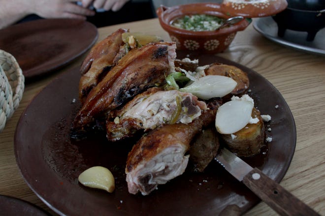 Pollo asado es imprescindible en Bacanora en Phoenix, 13 de mayo de 2021.