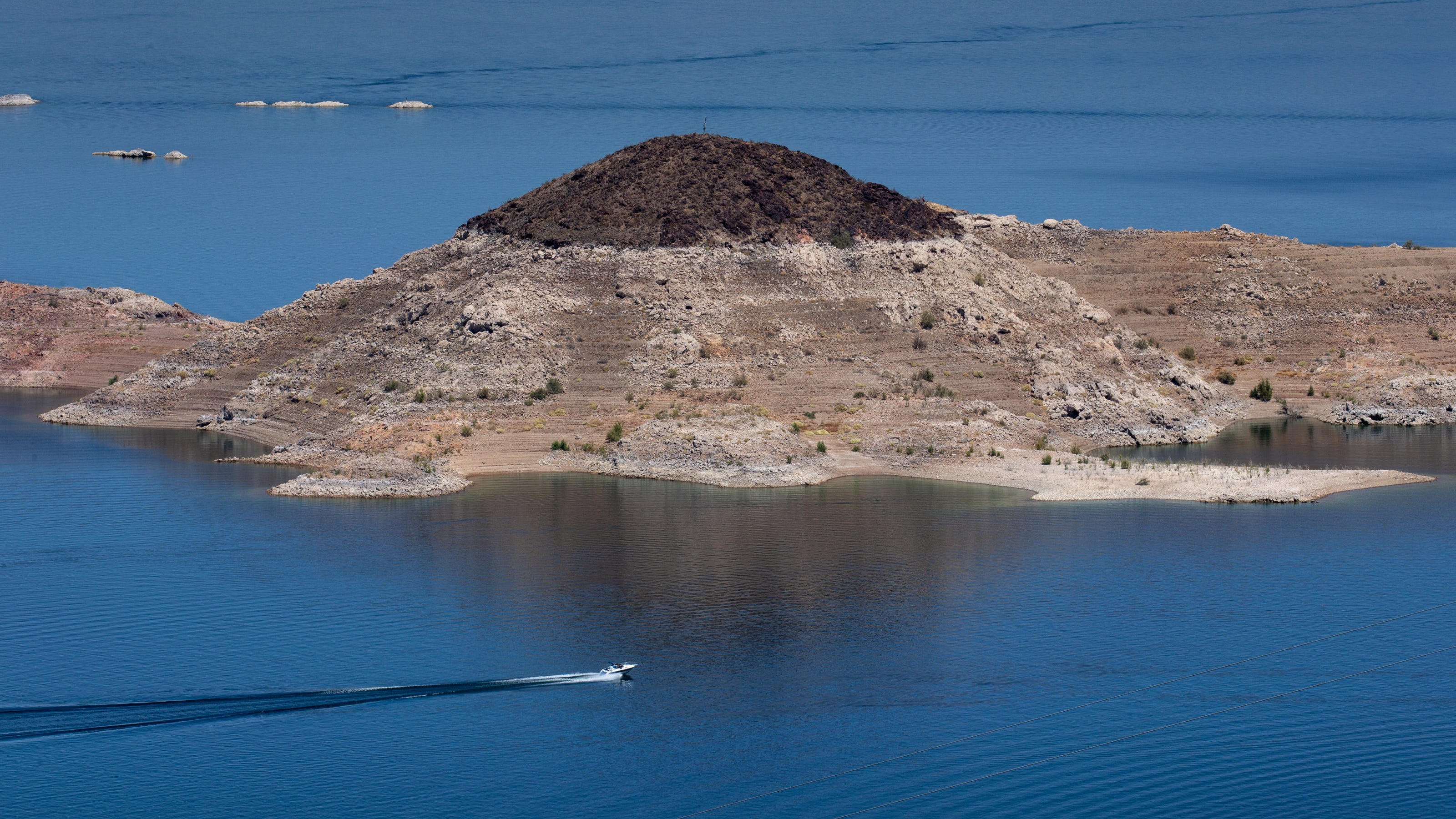 As Lake Mead drops below shortage mark, shifting shorelines keep marinas in motion - The Arizona Republic