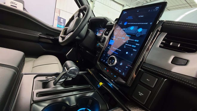 2022 Ford F-150 Lightning console is familiar to F-150 users.