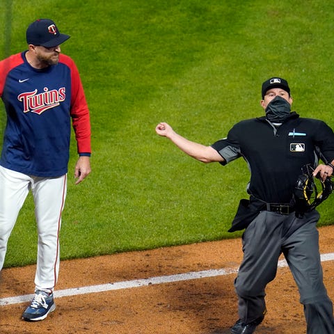 Twins manager Rocco Baldelli, left, is ejected by 