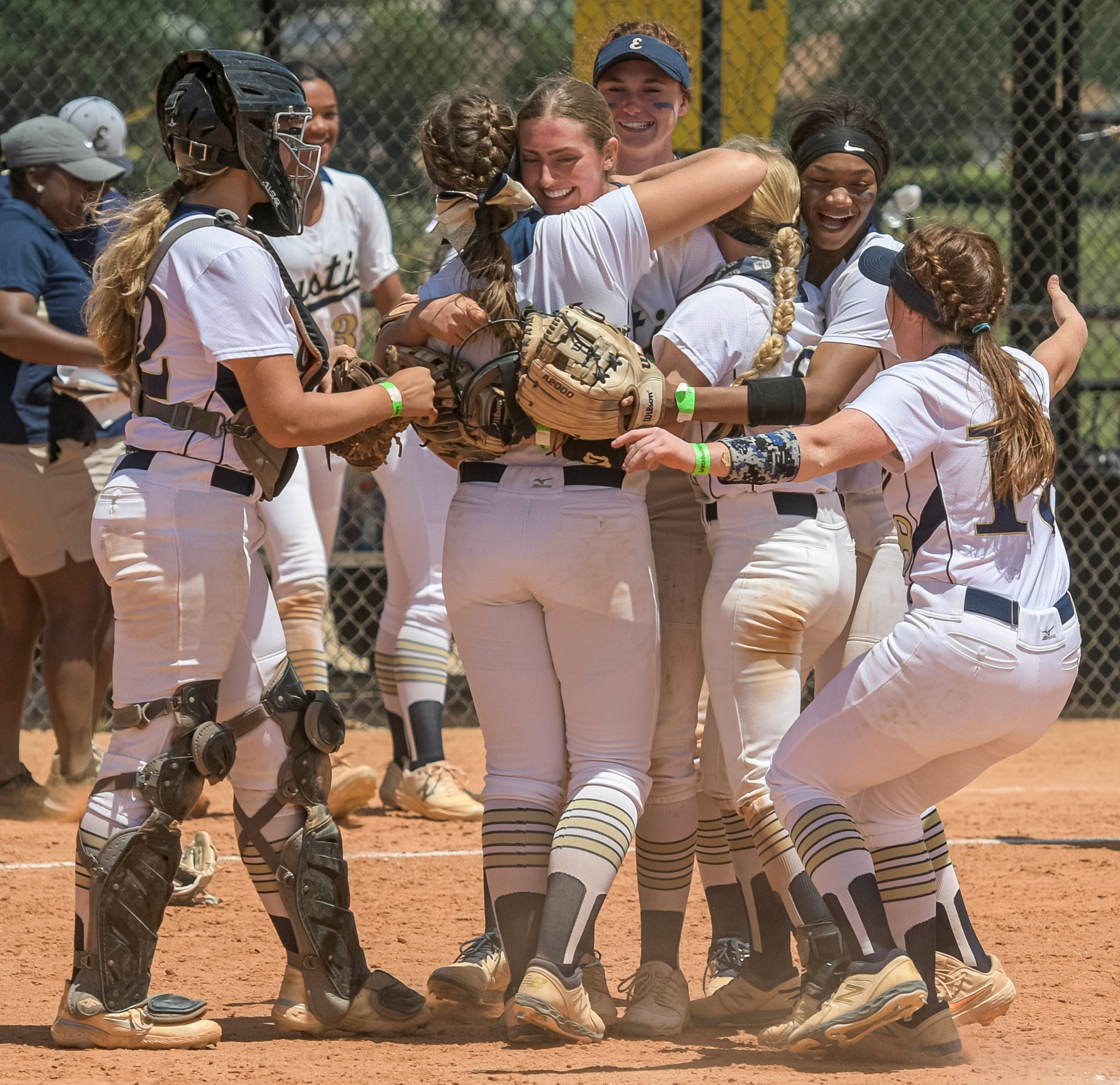 Eustis softball advances to state title game, beats Ridgeview