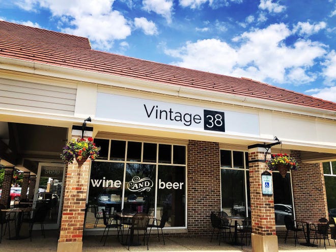 Vintage 38 está ubicado en 5690 Broad Street, Greendale.