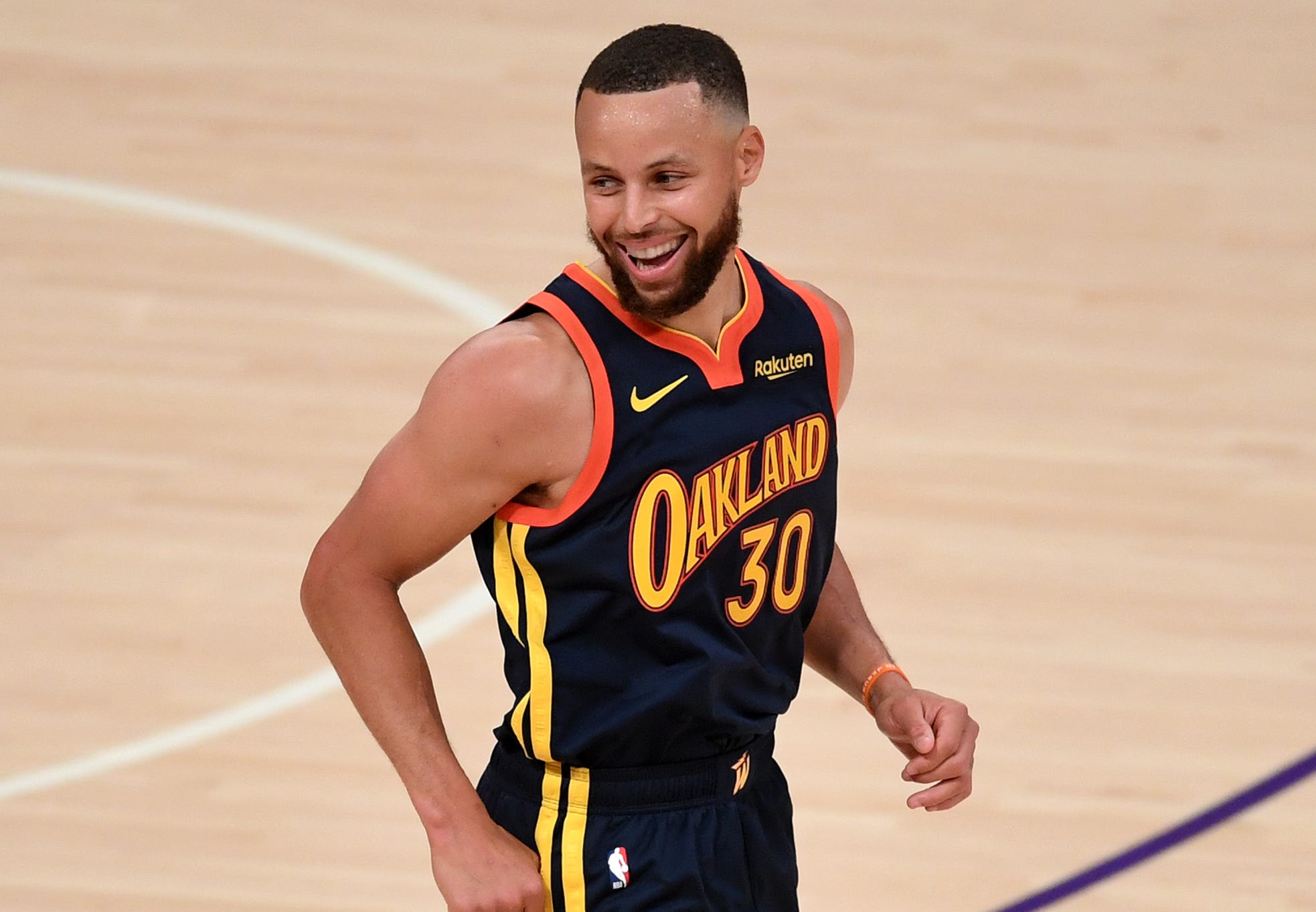 Colaborar con Experto cobertura Fact check: Steph Curry did not end deal with Nike over Bible verses