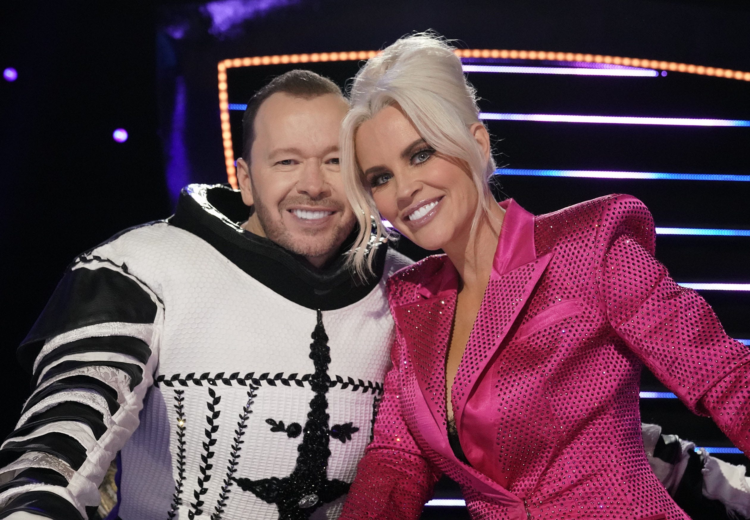 Masked Singer Omarion Donnie Wahlberg Unmasked As Yeti Cluedle Doo