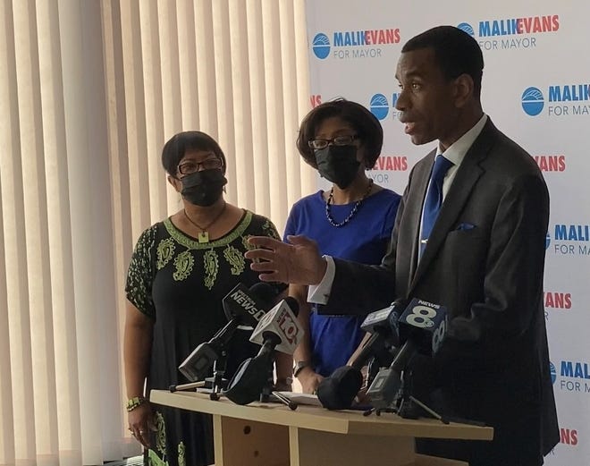 Democratic mayoral candidate Malik Evans speaks about illegal guns and city violence on Friday, May 21, 2021.