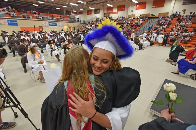 Mansfield Senior Grads Lauded For Dedication Perseverance With Covid 19 Mansfield High School Graduation 2022
