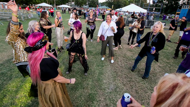 Fc6h Rpbvyo7zm Pensacola Christmas Parade 2021