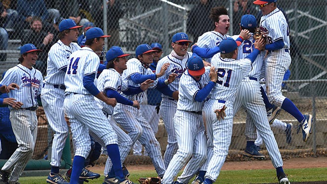 Grinsell recibió el premio Northern 5A Player of the Year Grinsell recibió el premio Northern 5A Player of the Year
