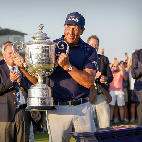 Phil Mickelson raises the Wanamaker Trophy after w