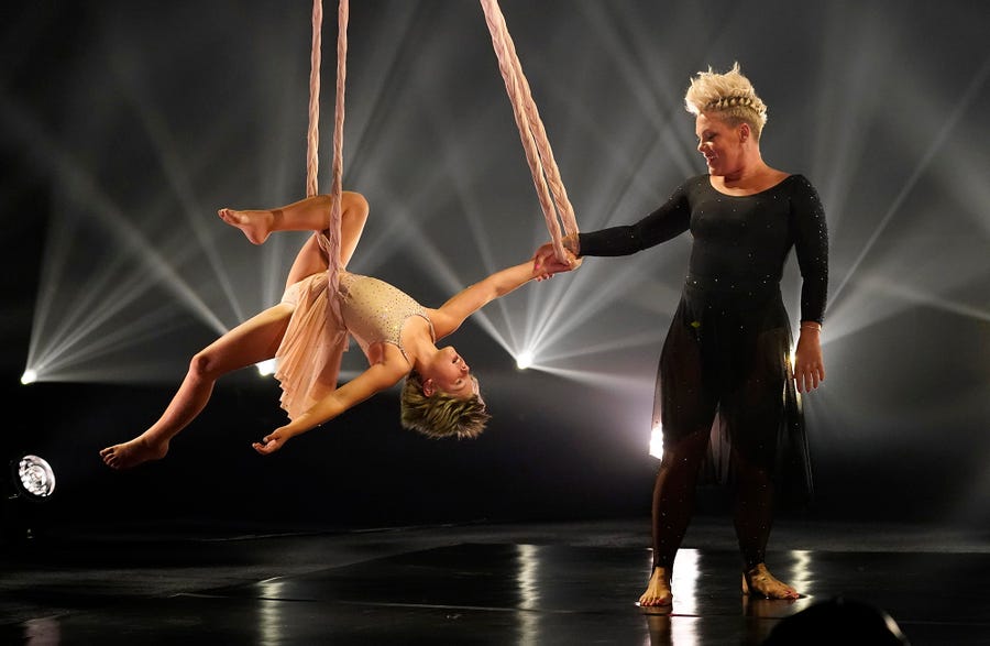 Icon award recipient Pink performs with her daughter Willow.