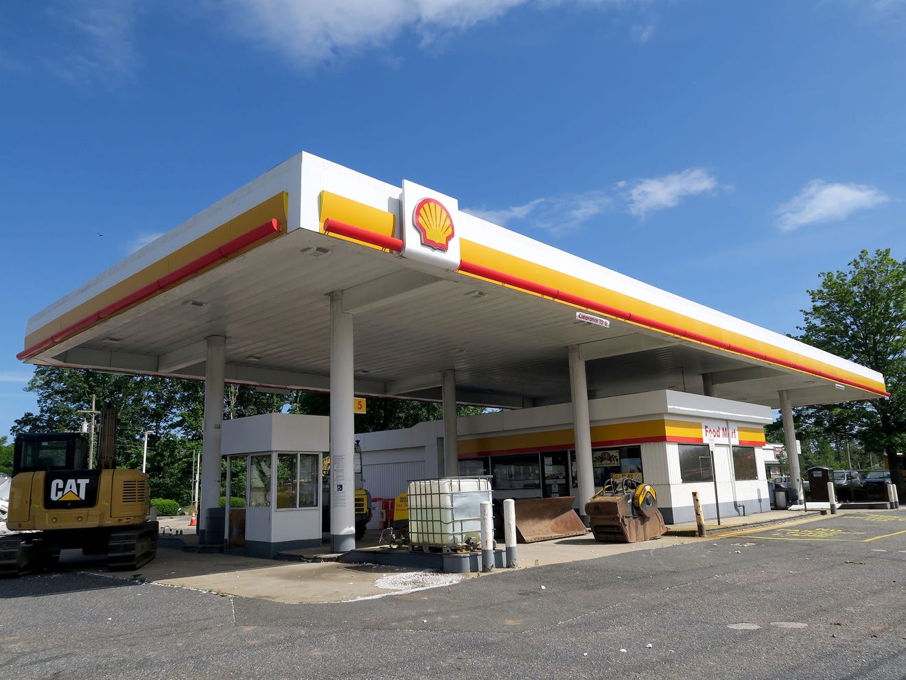 Brick NJ Shell gasoline station getting convenience store, fast food