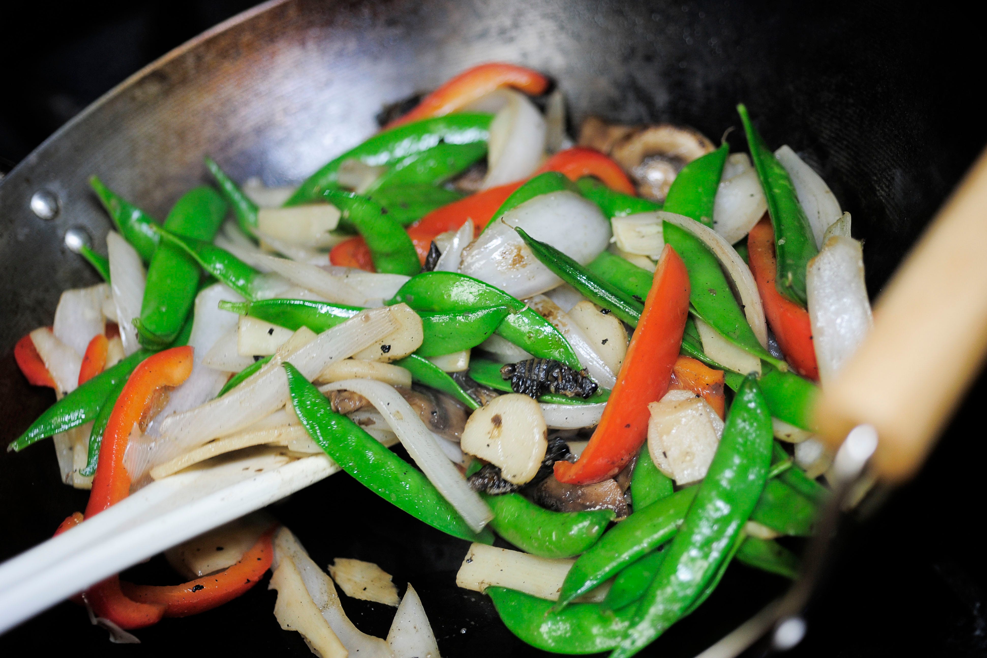 What do cicadas taste like? Why do cicadas emerge every 17 years?