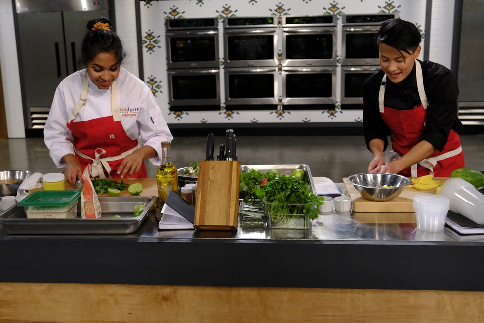 A contestant and a "Top Chef" winner cook together on "Top Chef: Amateurs."