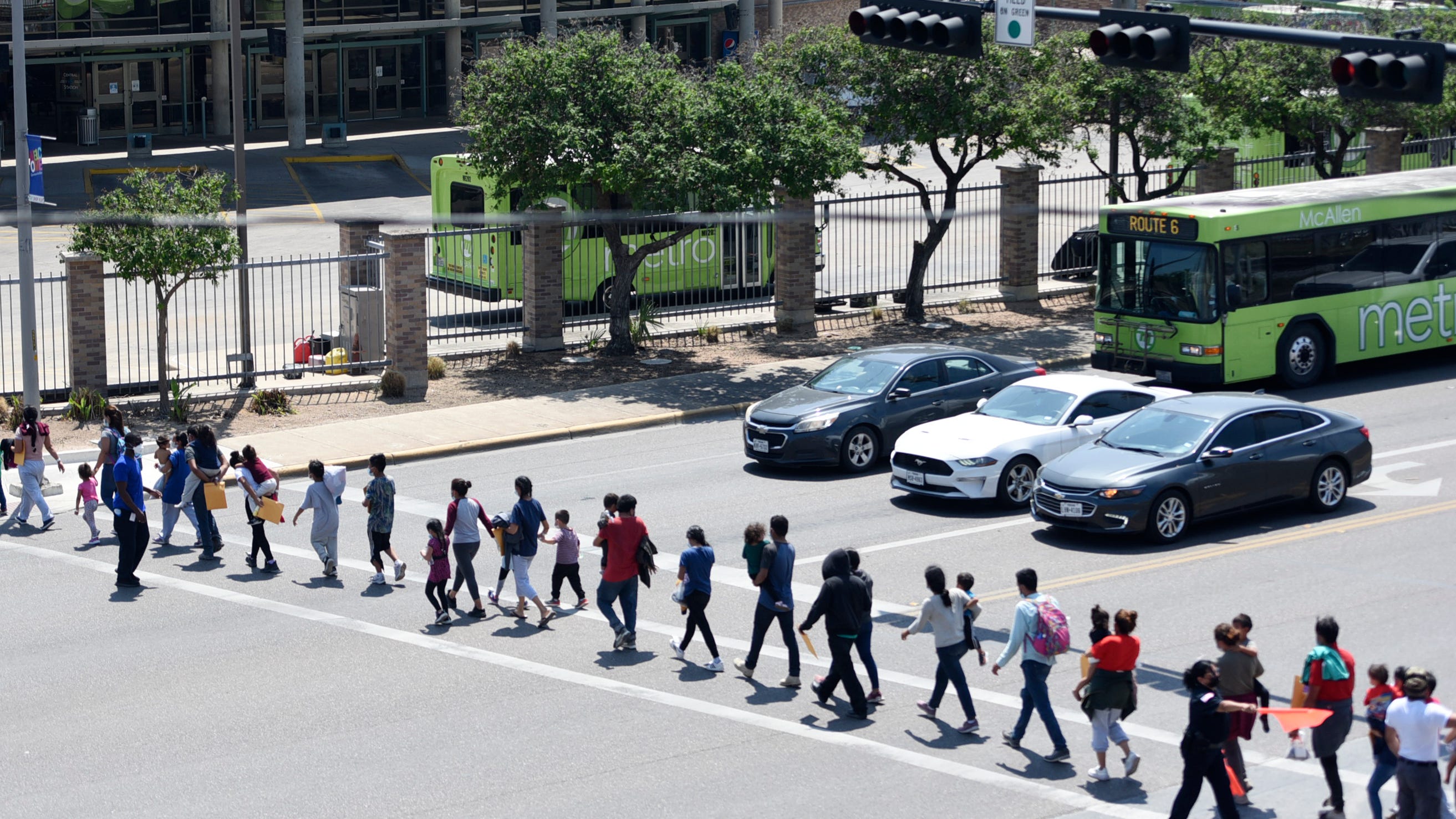Immigration Texas Border Officials Leaders Provide For Migrants