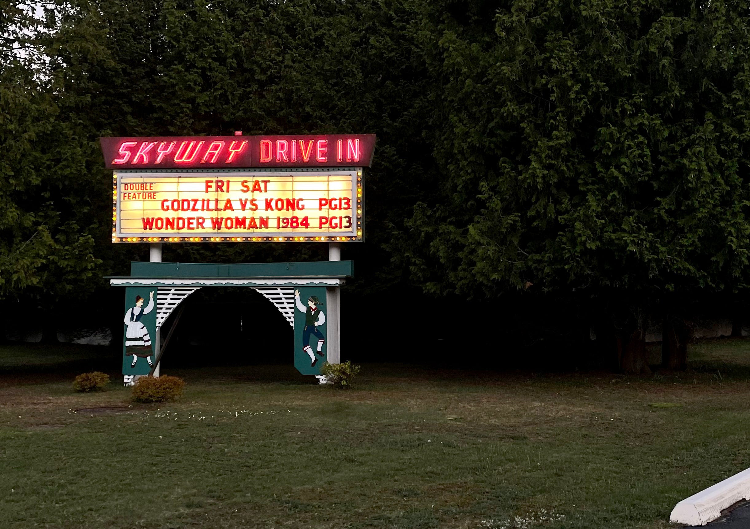 Guide to Wisconsin drivein movie theaters and their history
