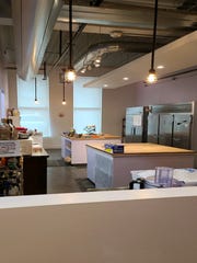 Sposta Intoxibakes, una panetteria situata nell'edificio Jones421 al 421 N. Phillips Ave.  , In un'area più ampia nello stesso edificio, che quasi raddoppia le sue dimensioni.