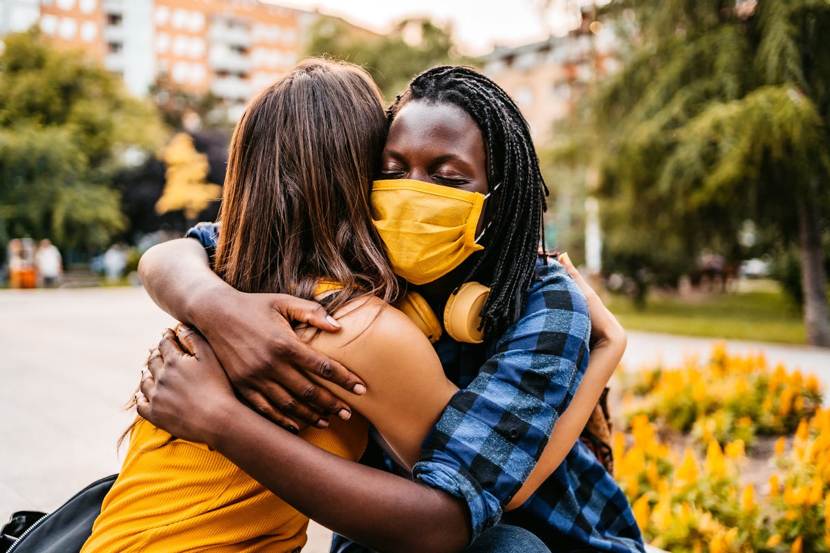 Is It Safe To Hug Again Covid 19 Pandemic Is Easing Experts Weigh In Is It Safe To Hug Again Covid 19 Pandemic Is Easing Experts Weigh In
