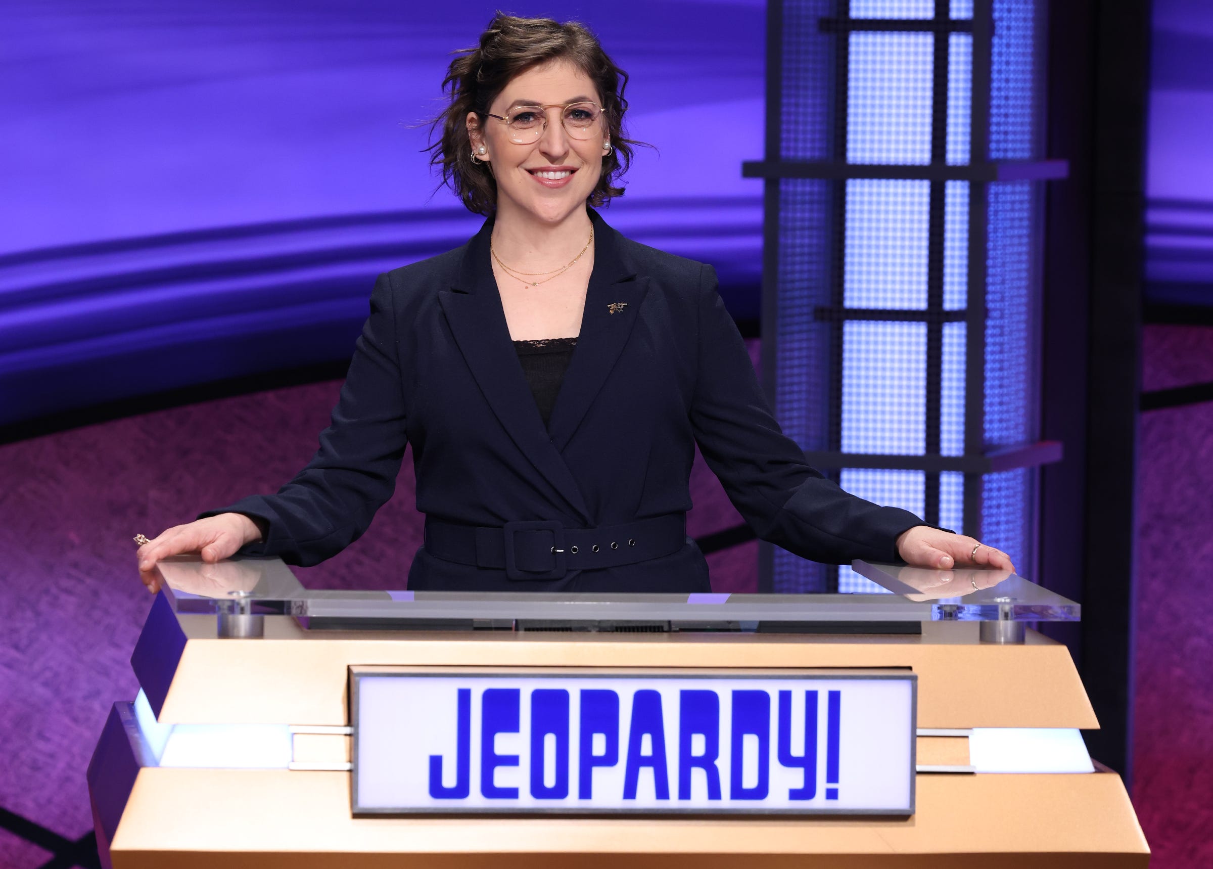 Jeopardy Mayim Bialik Steps In As Host After Mike Richards Quits