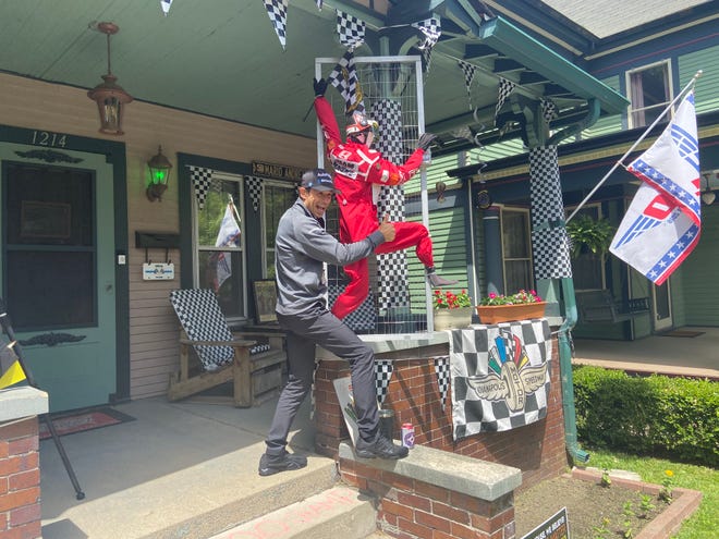 Terzini relatives surprises Helio Castroneves forward of Sunday’s Indy 500 Terzini relatives surprises Helio Castroneves forward of Sunday’s Indy 500