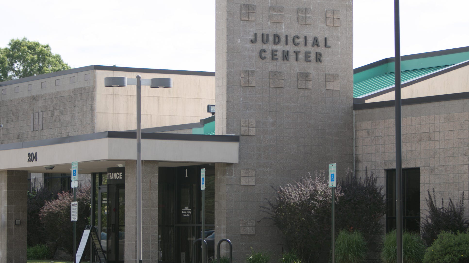 Ex Livingston County court officer gets jail in embezzlement scheme Ex Livingston County court officer gets jail in embezzlement scheme