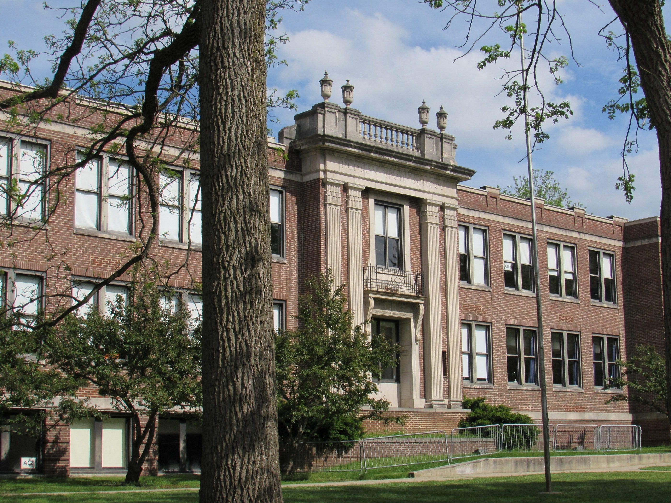 Hudson District weighs options for saving, reusing old middle school