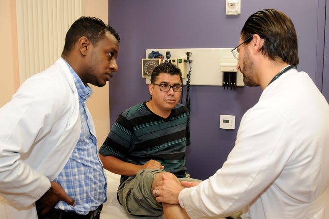 Volunteer physicians from Coachella Valley Volunteers in Medicine discuss their care plan with a patient.