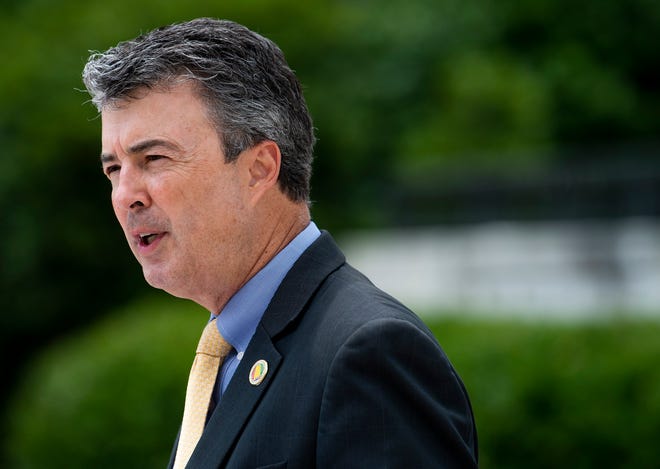 Alabama Attorney General Steve Marshall said, "We should absolutely expect and demand parole rates to decline," citing the high percentage of inmates in Alabama prisons convicted of committing violent crimes.