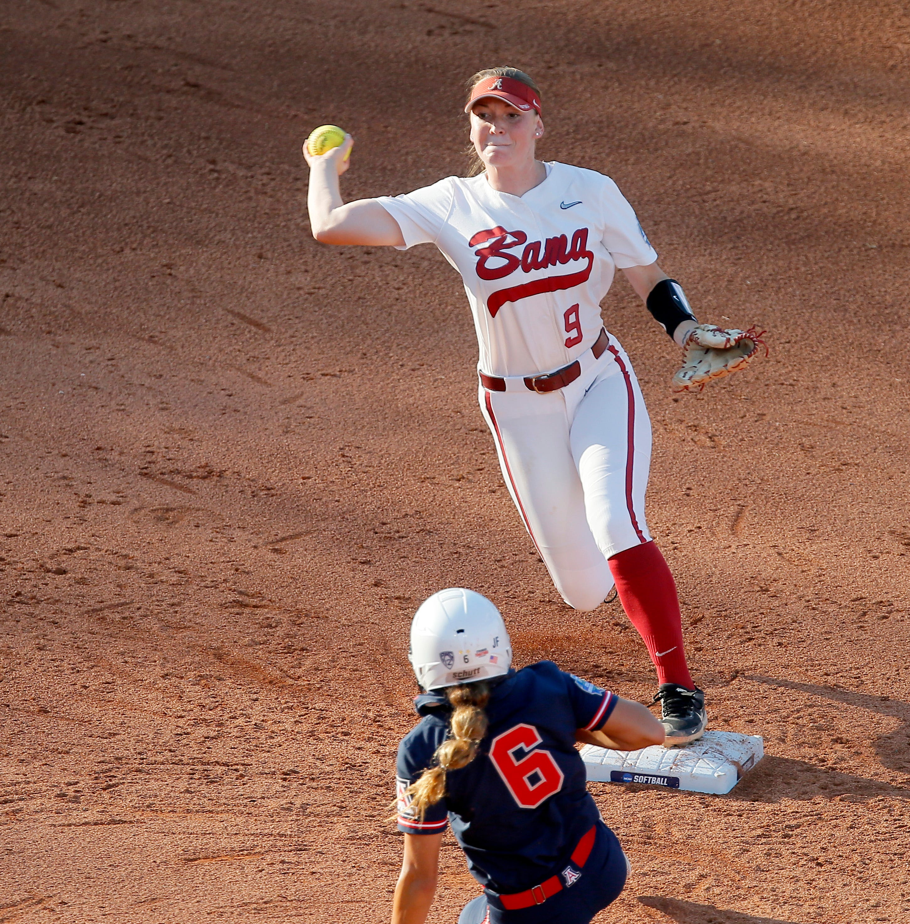 Wcws Alabama Softball S Montana Fouts Celebrates Birthday Faces Ulca