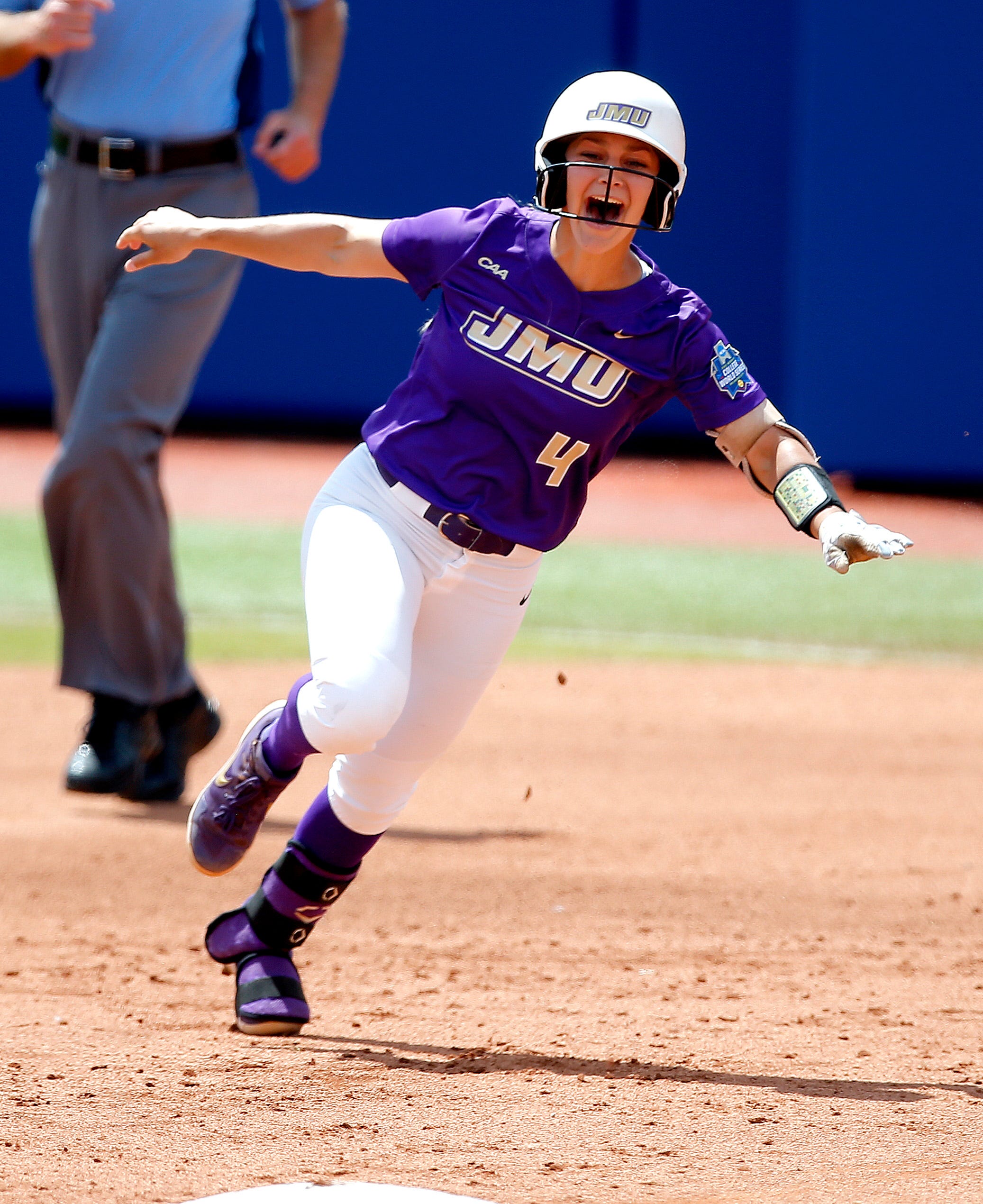 WCWS College softball needs instant replay in NCAA Tournament