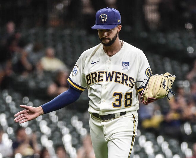 Brewers' Devin Williams goes on the IL with right elbow discomfort
