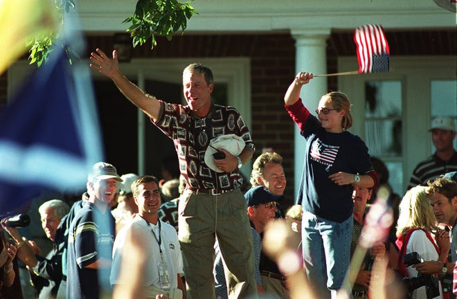 Team captain Ben Crenshaw waves to the crowd after the US team defeated Europe in the 1999 Ryder Cup.