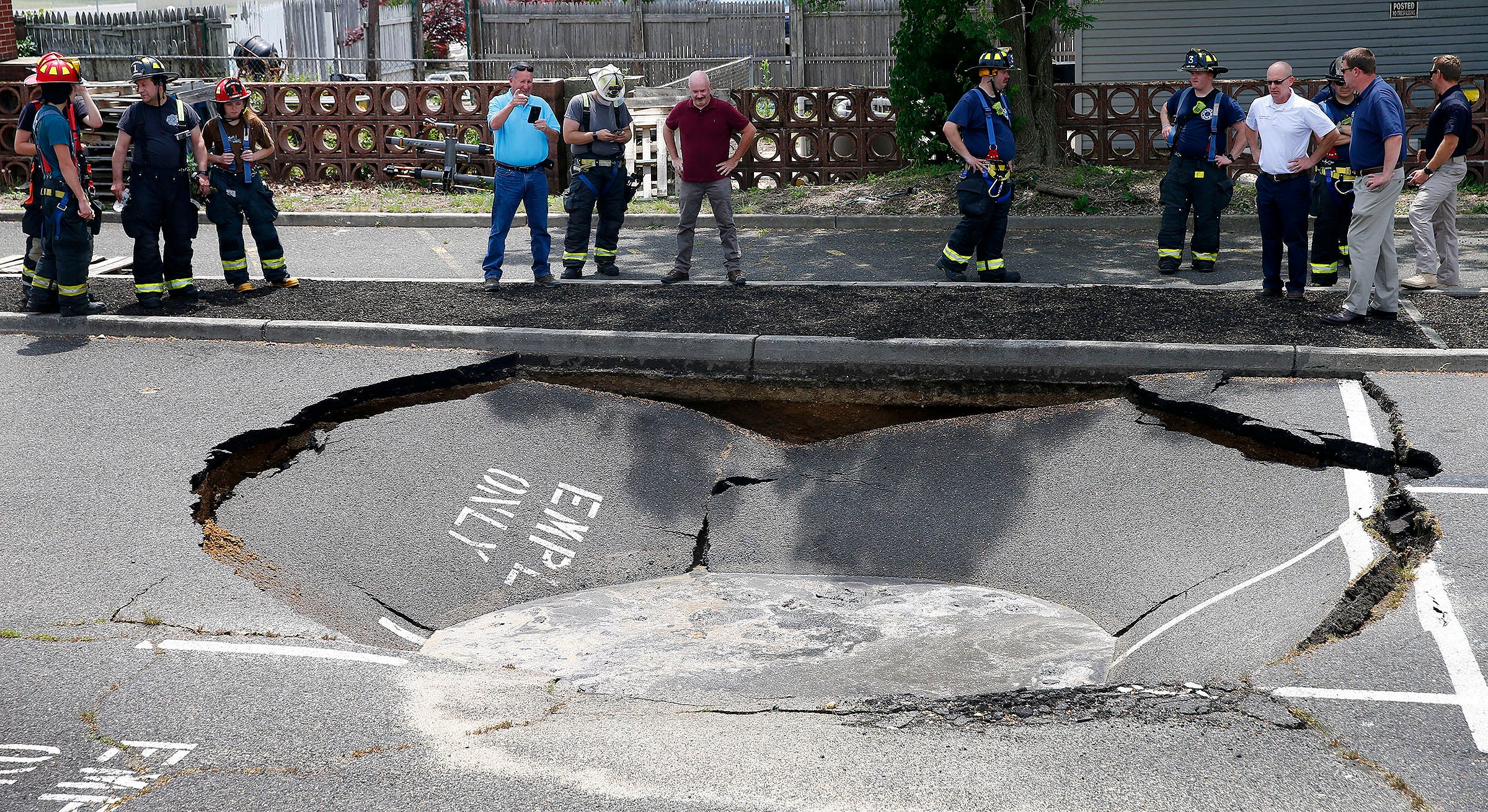 Wall NJ sinkhole at Route 35 strip mall triggers evacuation