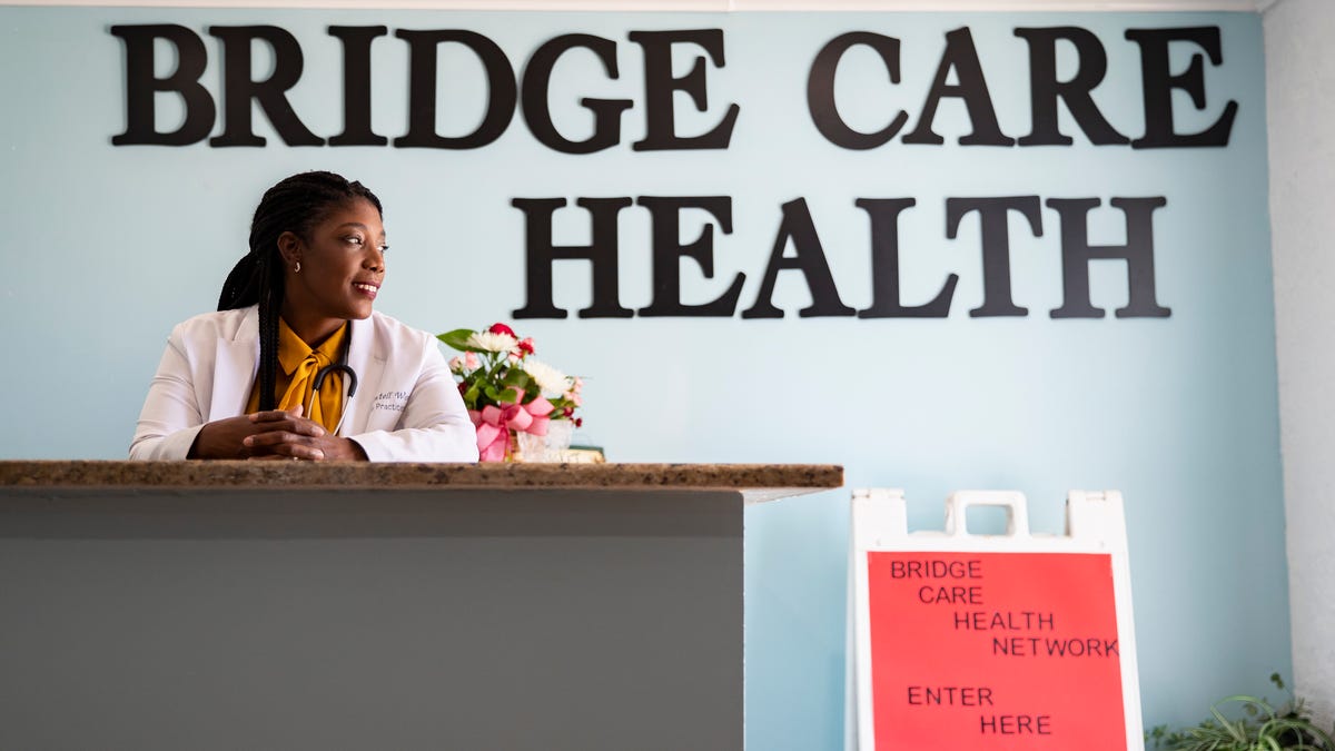 Enfermera en Ciudad de Panamá, Florida abre clínica para los necesitados