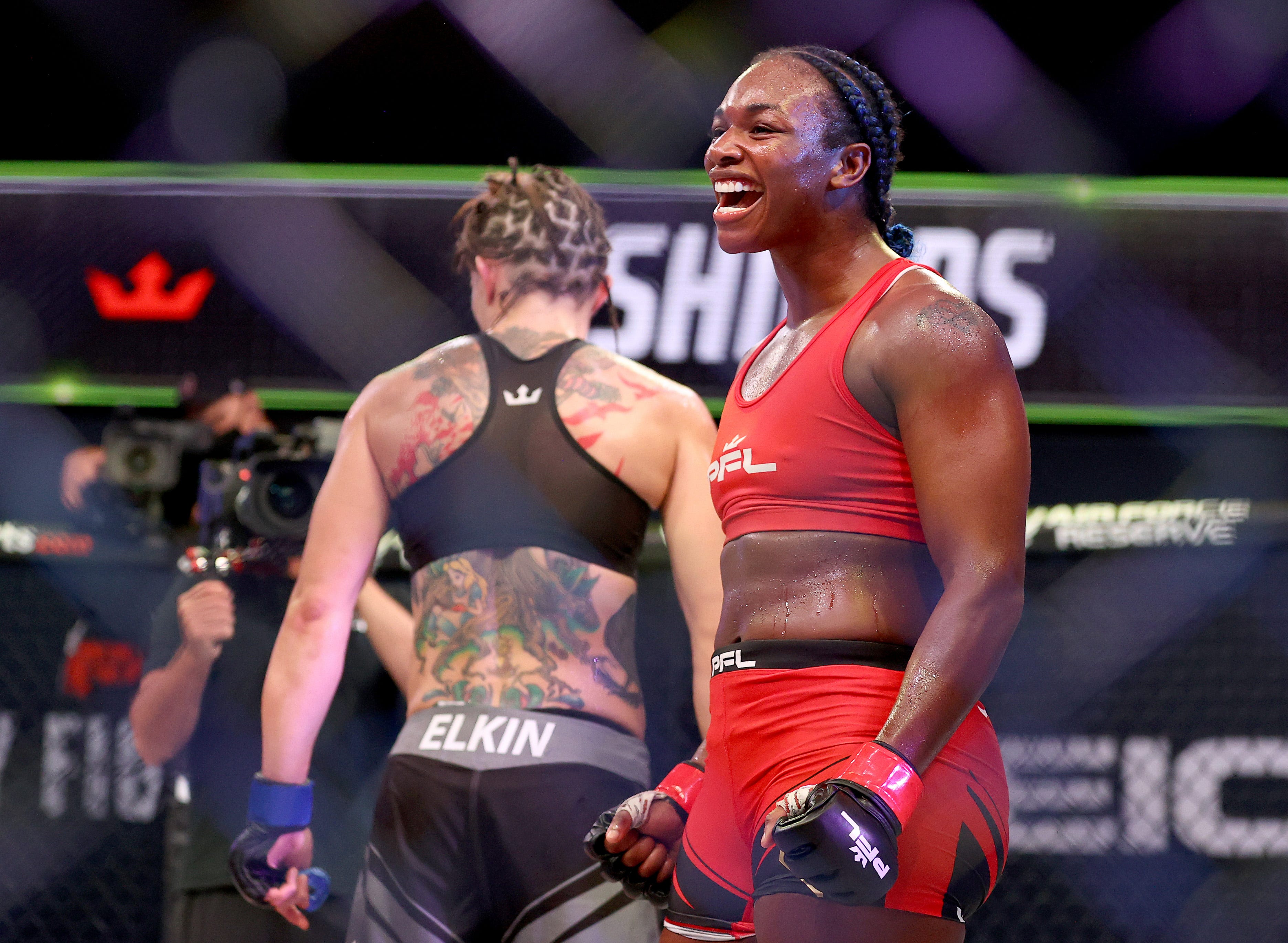 Claressa Shields stops Brittney Elkin to win MMA debut by TKO