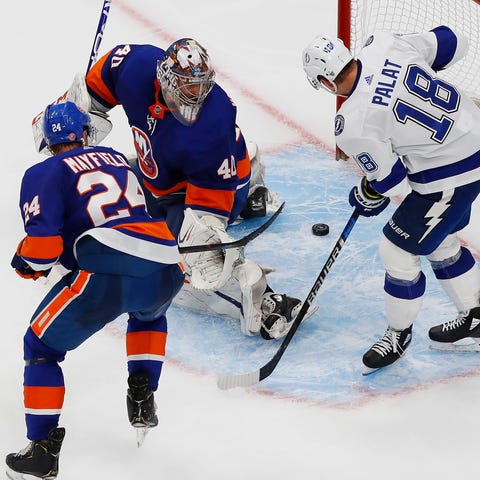 The Tampa Bay Lightning and New York Islanders mee