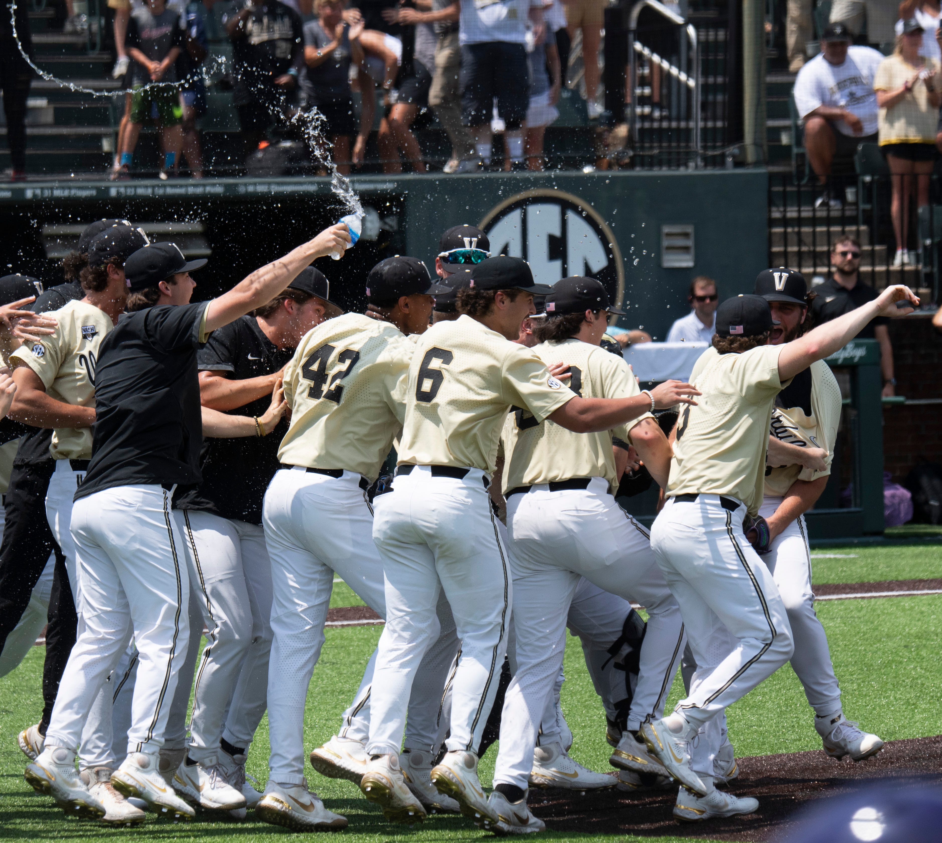See Vanderbilt baseball celebrate clinching College World Series spot