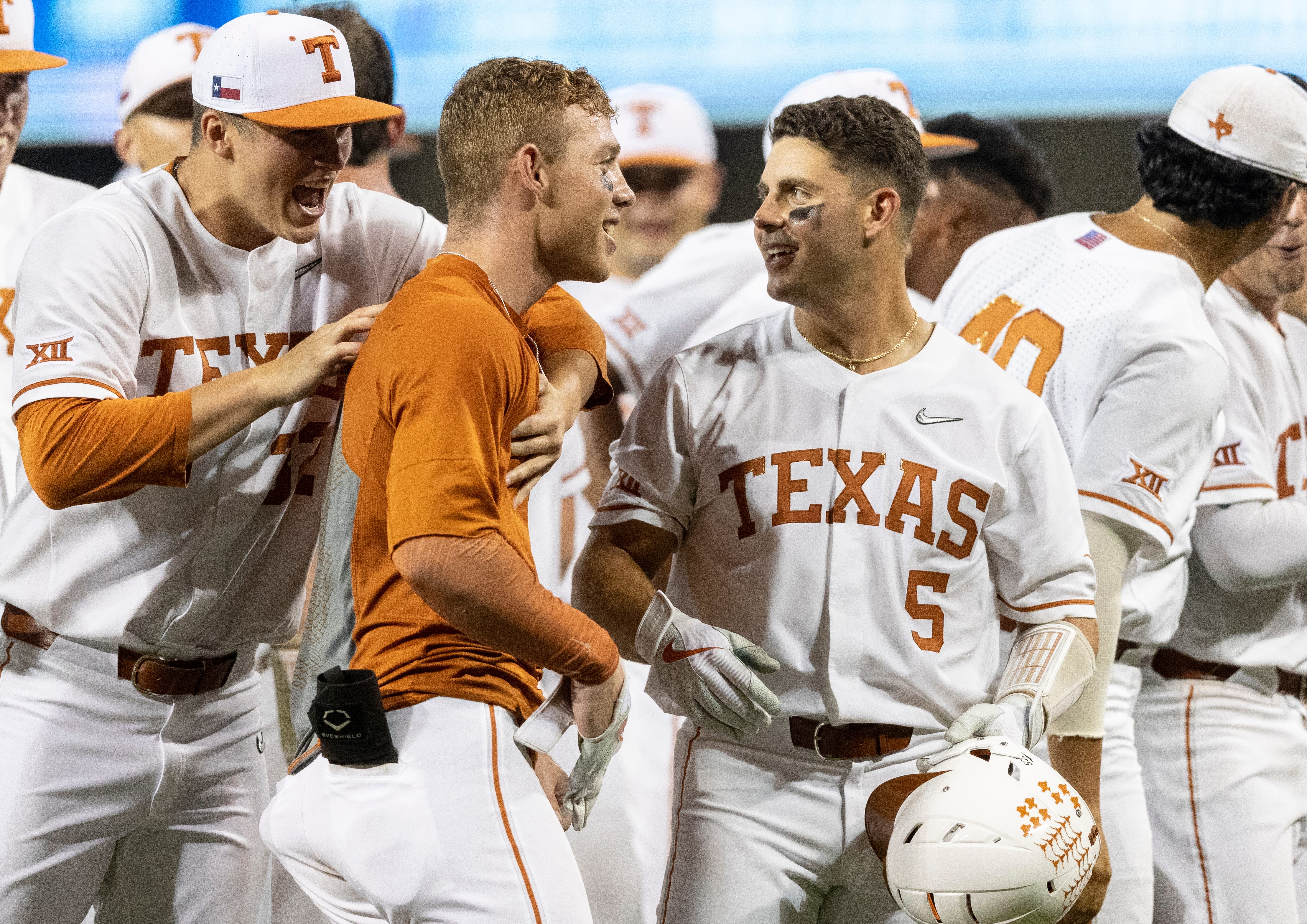 Texas Walk-off hit helps UT best USF in