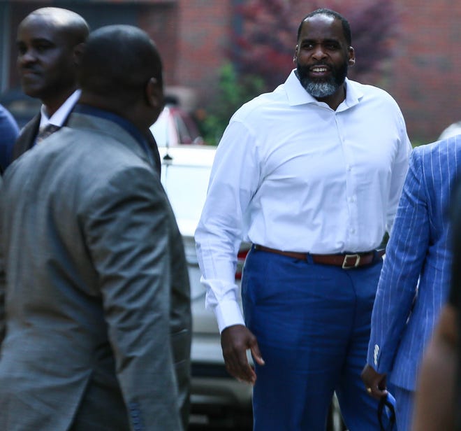 Kwame Kilpatrick asks court to let him travel, clear his debt